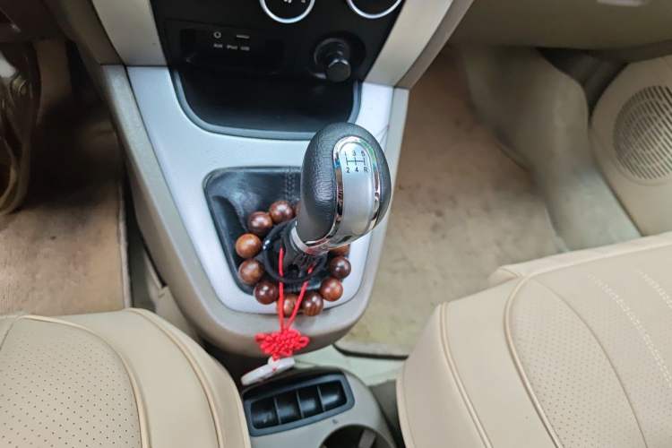 Used Hyundai Tucson 2013 2.0L Manual Two-Wheel Drive Fashion Edition Gear Lever