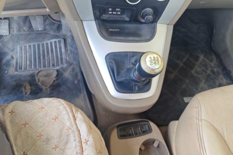 Used Hyundai Tucson 2013 2.0L Manual Two-Wheel Drive Fashion Edition Gear Lever