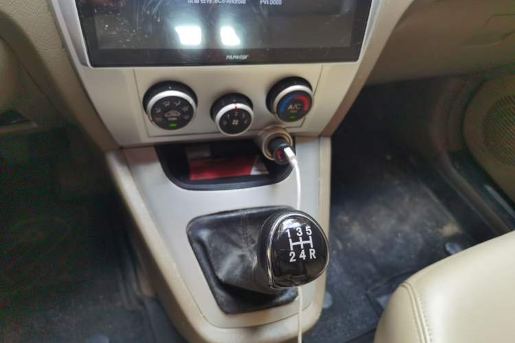 Used Hyundai Tucson 2013 2.0L Manual Two-Wheel Drive Fashion Edition Gear Lever