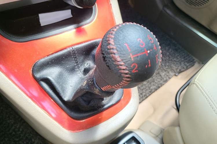 Used Hyundai Tucson 2013 2.0L Manual Two-Wheel Drive Fashion Edition Gear Lever