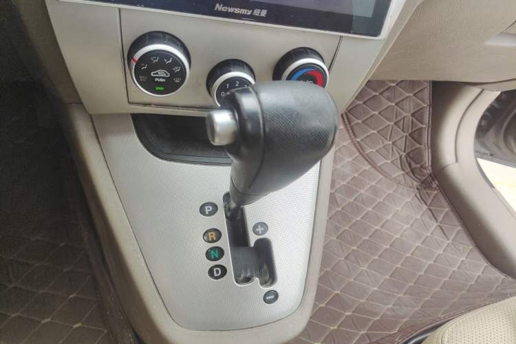 Used Hyundai Tucson 2013 2.0L Automatic Two-Wheel Drive Comfort Version Gear Lever