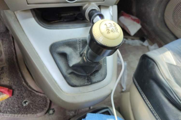 Used Hyundai Tucson 2013 2.0L Manual Two-Wheel Drive Fashion Edition Gear Lever