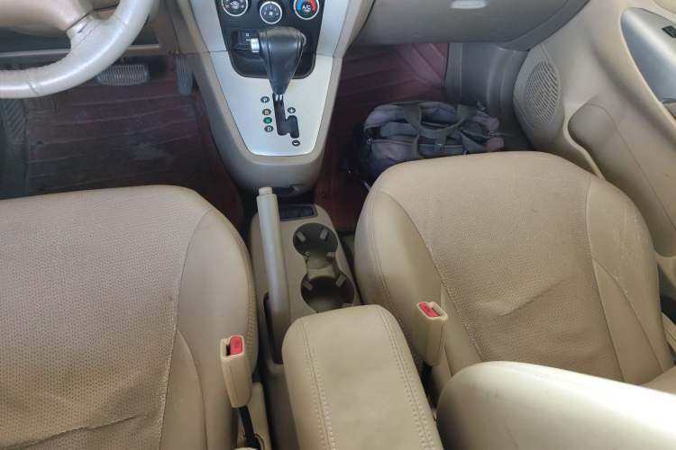 Used Hyundai Tucson 2013 2.0L Automatic Two-Wheel Drive Comfort Version Gear Lever