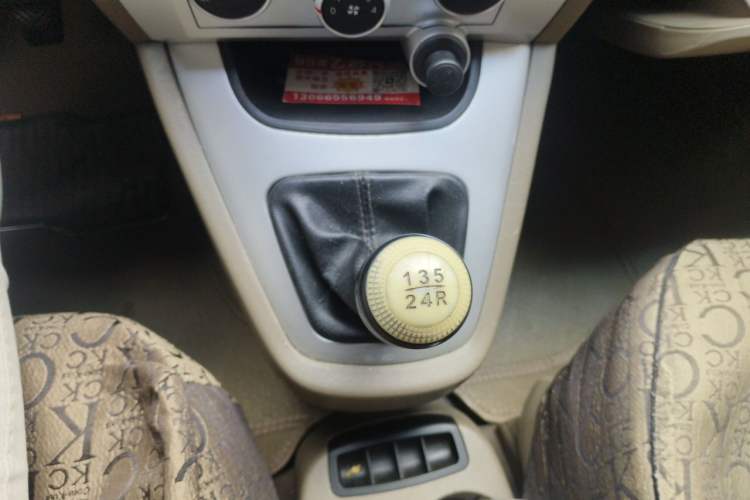 Used Hyundai Tucson 2013 2.0L Manual Two-Wheel Drive Fashion Edition Gear Lever