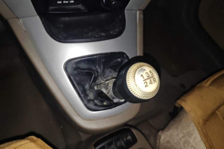Used Hyundai Tucson 2013 2.0L Manual Two-Wheel Drive Fashion Edition Gear Lever