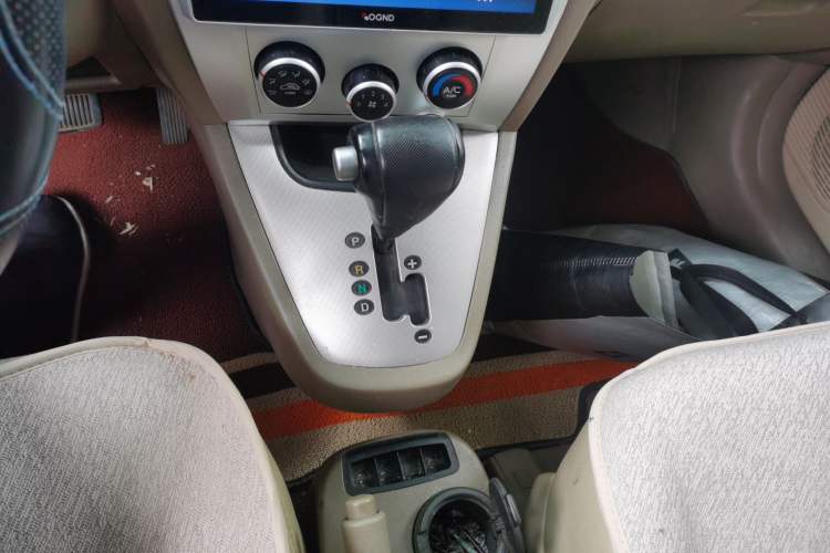 Used Hyundai Tucson 2013 2.0L Automatic Two-Wheel Drive Comfort Version Gear Lever
