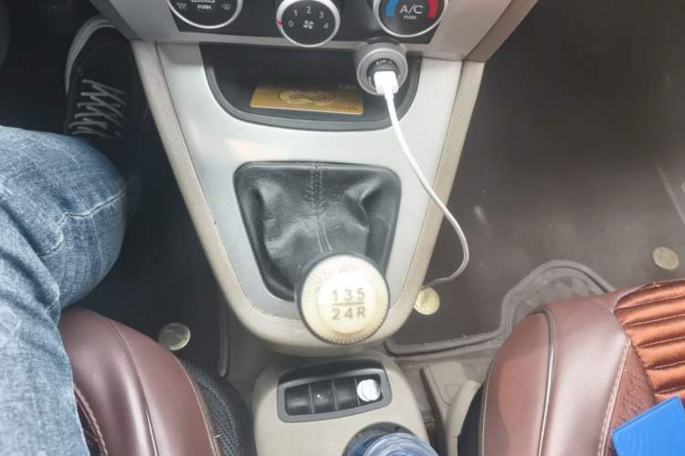 Used Hyundai Tucson 2013 2.0L Manual Two-Wheel Drive Fashion Edition Gear Lever