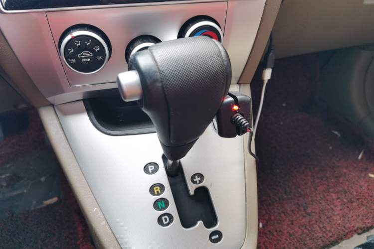 Used Hyundai Tucson 2013 2.0L Automatic Two-Wheel Drive Comfort Version Gear Lever