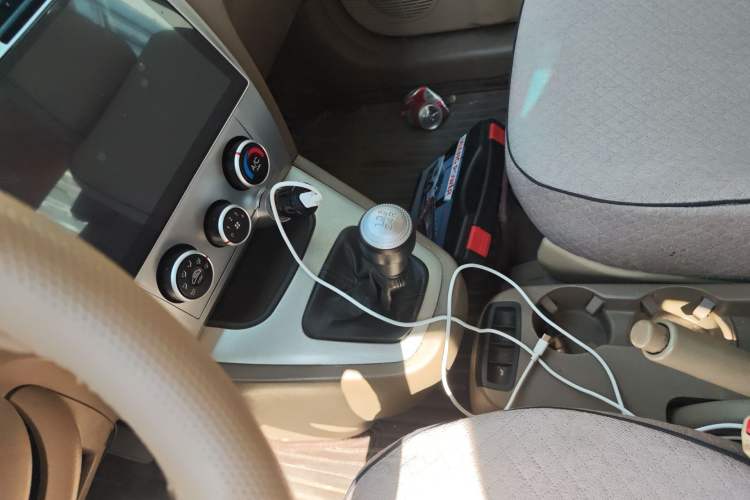 Used Hyundai Tucson 2013 2.0L Manual Two-Wheel Drive Fashion Edition Gear Lever