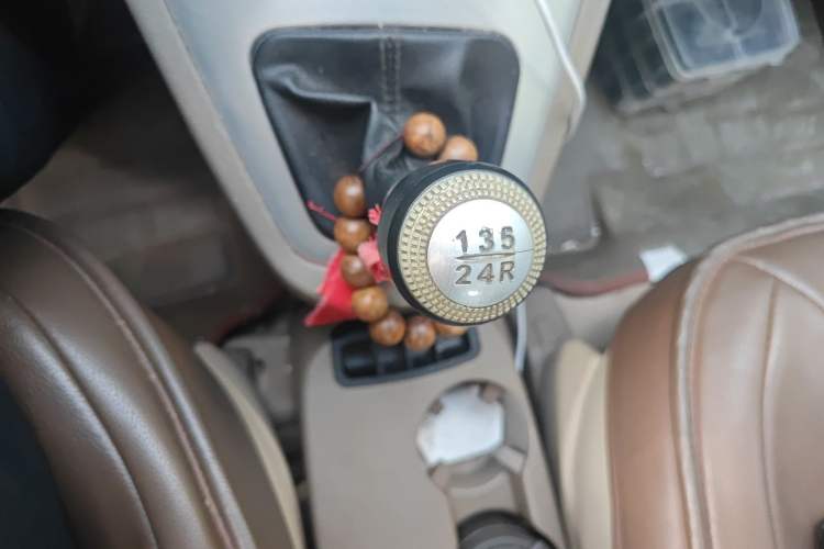 Used Hyundai Tucson 2013 2.0L Manual Two-Wheel Drive Fashion Edition Gear Lever