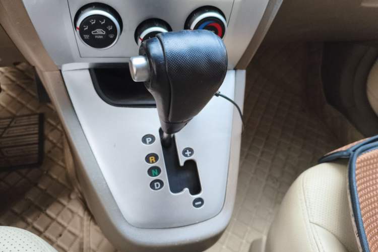 Used Hyundai Tucson 2013 2.0L Automatic Two-Wheel Drive Comfort Version Gear Lever