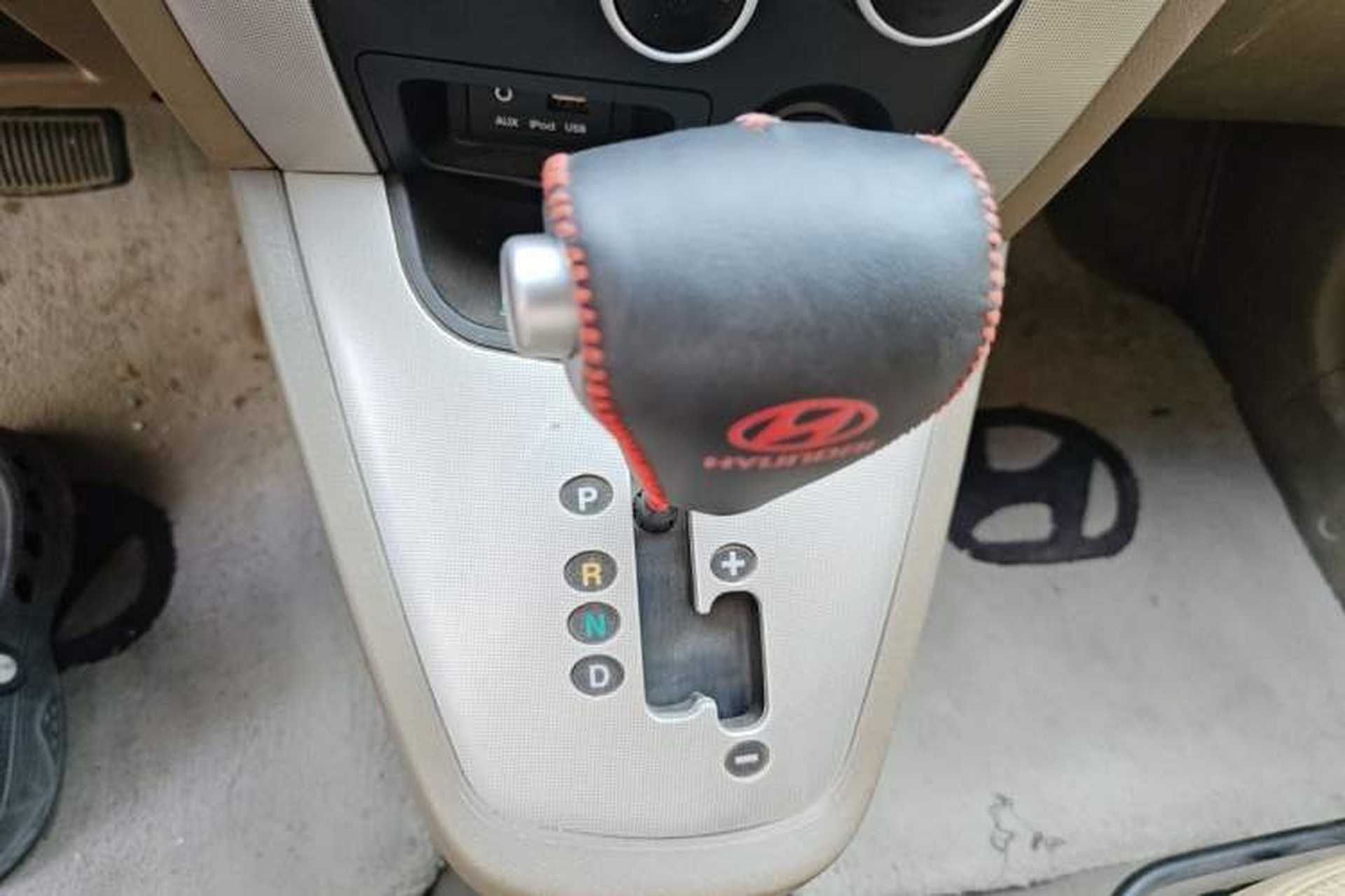Used Hyundai Tucson 2013 2.0L Automatic Two-Wheel Drive Comfort Version Gear Lever