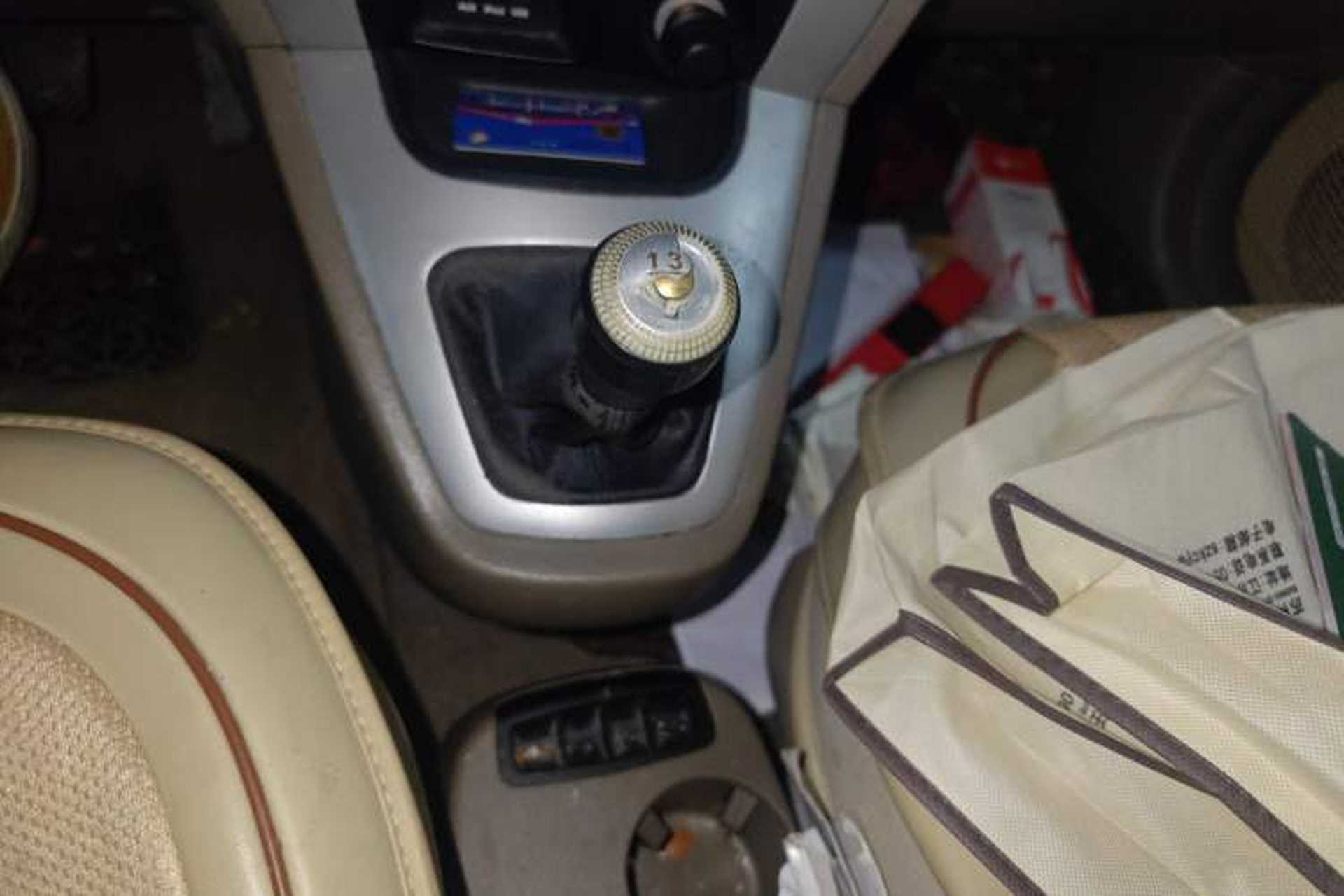 Used Hyundai Tucson 2013 2.0L Manual Two-Wheel Drive Fashion Edition Gear Lever