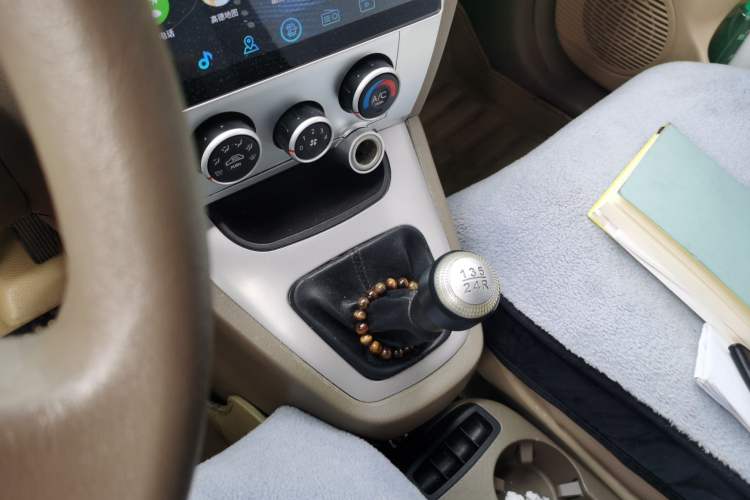 Used Hyundai Tucson 2013 2.0L Manual Two-Wheel Drive Fashion Edition Gear Lever