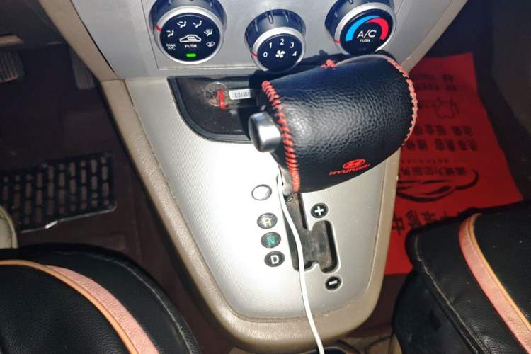 Used Hyundai Tucson 2013 2.0L Automatic Two-Wheel Drive Comfort Version Gear Lever