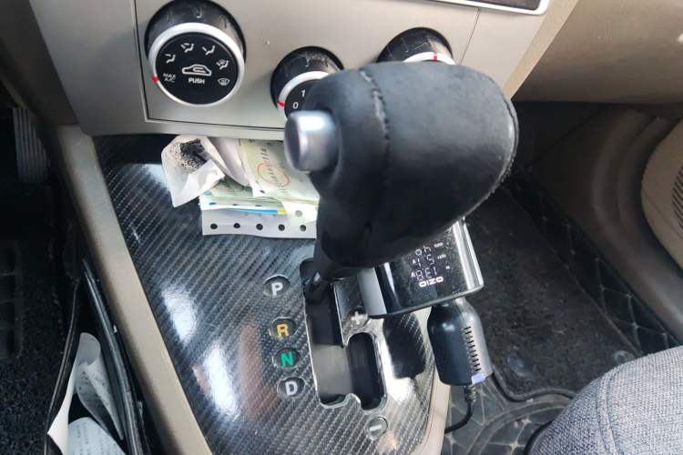 Used Hyundai Tucson 2013 2.0L Automatic Two-Wheel Drive Comfort Version Gear Lever