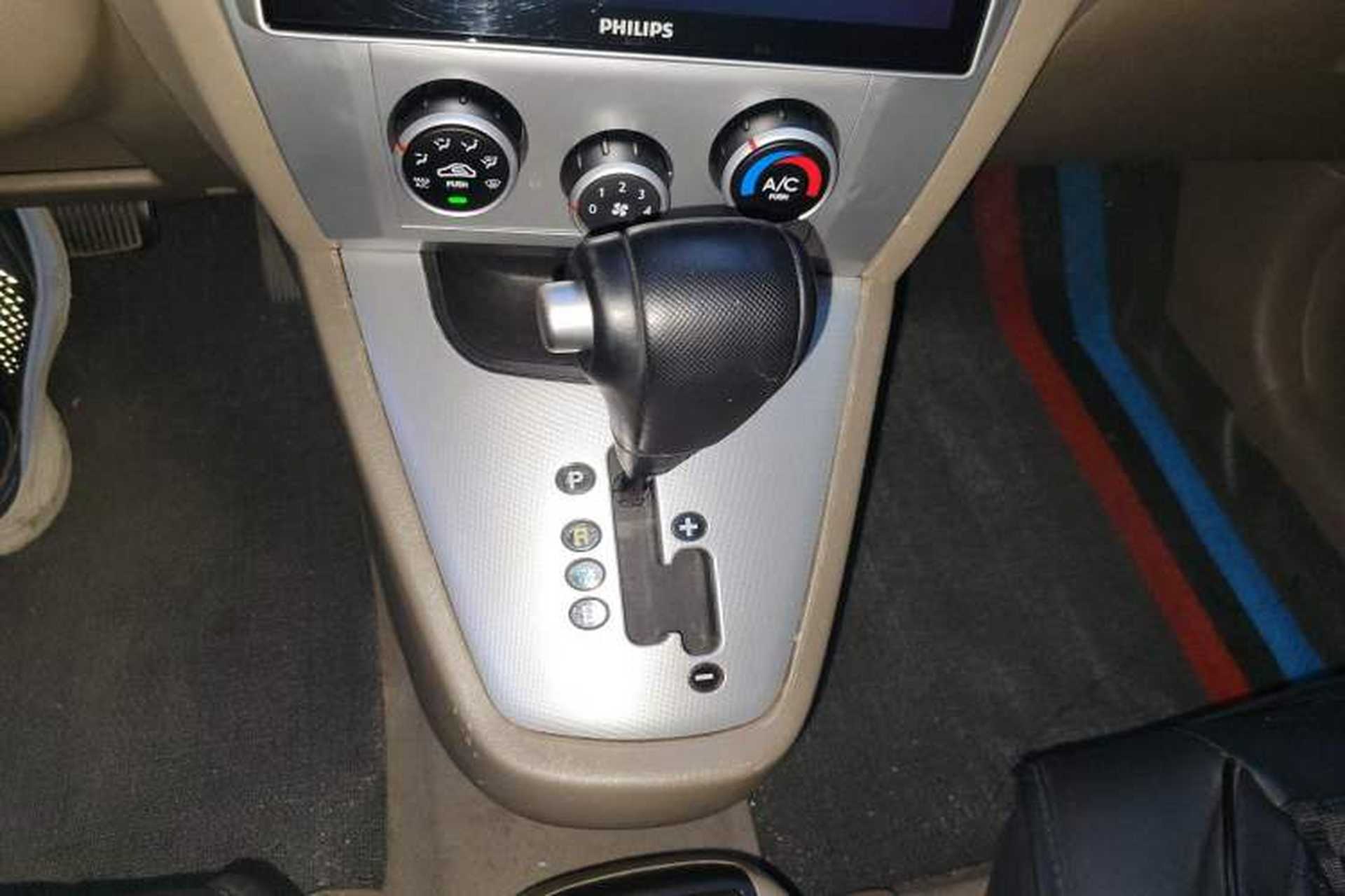 Used Hyundai Tucson 2013 2.0L Automatic Two-Wheel Drive Comfort Version Gear Lever