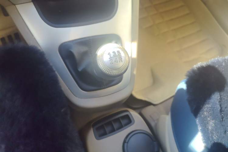 Used Hyundai Tucson 2013 2.0L Manual Two-Wheel Drive Fashion Edition Gear Lever