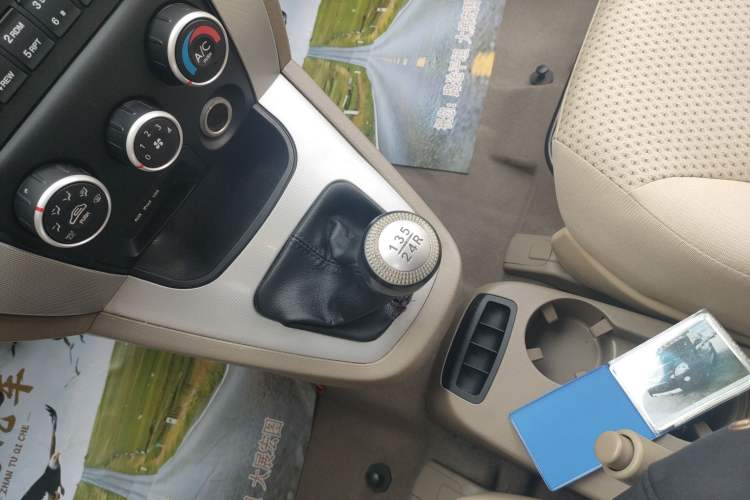 Used Hyundai Tucson 2013 2.0L Manual Two-Wheel Drive Fashion Edition Gear Lever