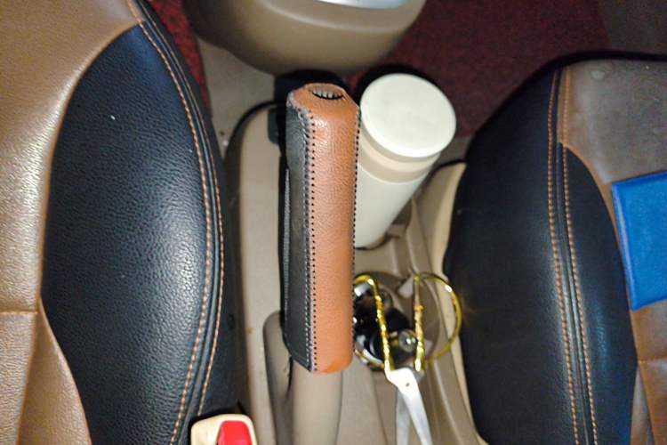 Used Hyundai Tucson 2013 2.0L Manual Two-Wheel Drive Fashion Edition Gear Lever