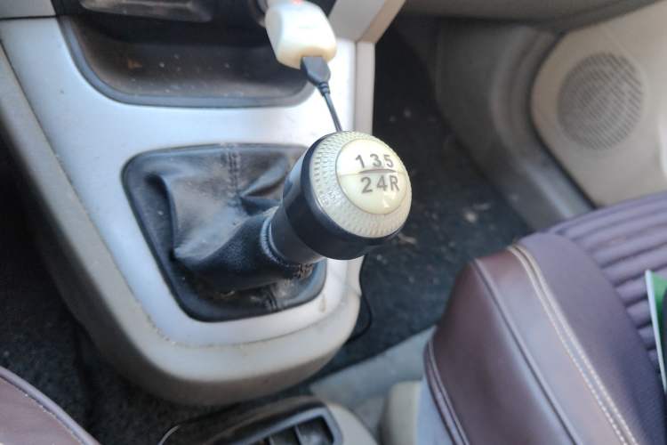 Used Hyundai Tucson 2013 2.0L Manual Two-Wheel Drive Fashion Edition Gear Lever