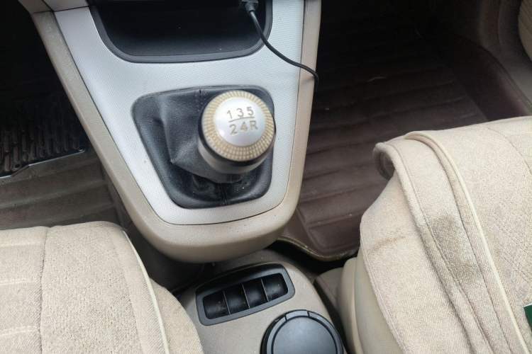 Used Hyundai Tucson 2013 2.0L Manual Two-Wheel Drive Fashion Edition Gear Lever