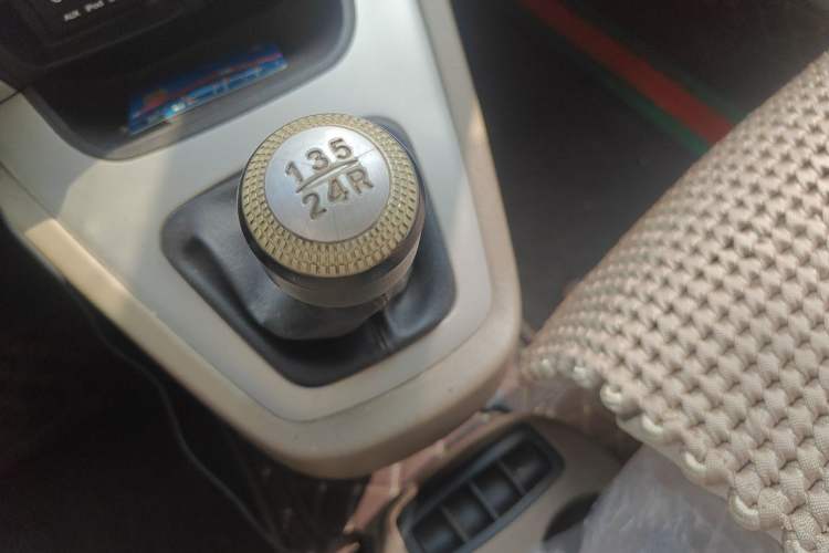Used Hyundai Tucson 2013 2.0L Manual Two-Wheel Drive Fashion Edition Gear Lever