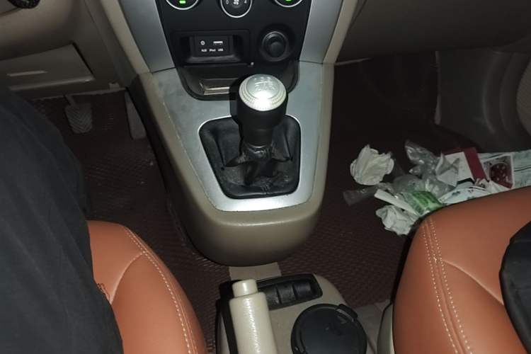 Used Hyundai Tucson 2013 2.0L Manual Two-Wheel Drive Fashion Edition Gear Lever
