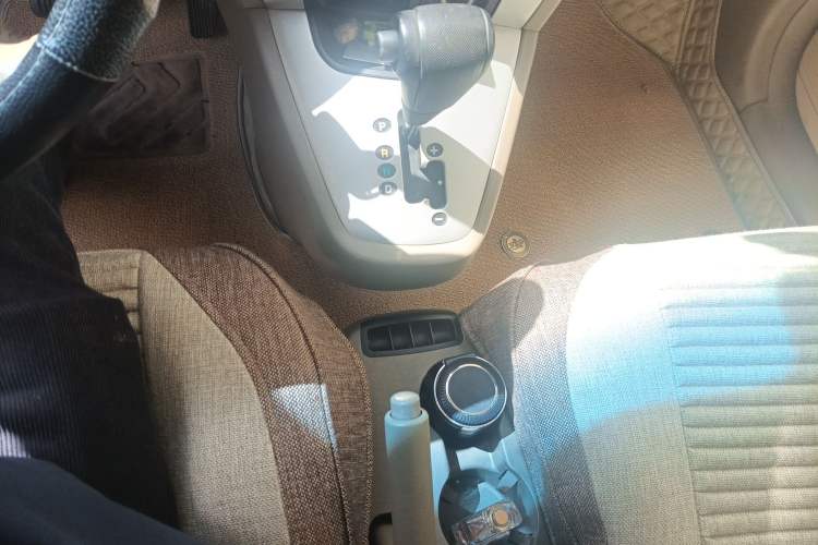 Used Hyundai Tucson 2013 2.0L Automatic Two-Wheel Drive Comfort Version Gear Lever