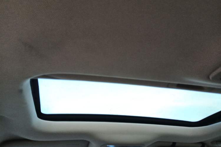 Used Hyundai Tucson 2013 2.0L Manual Two-Wheel Drive Fashion Edition Headliner