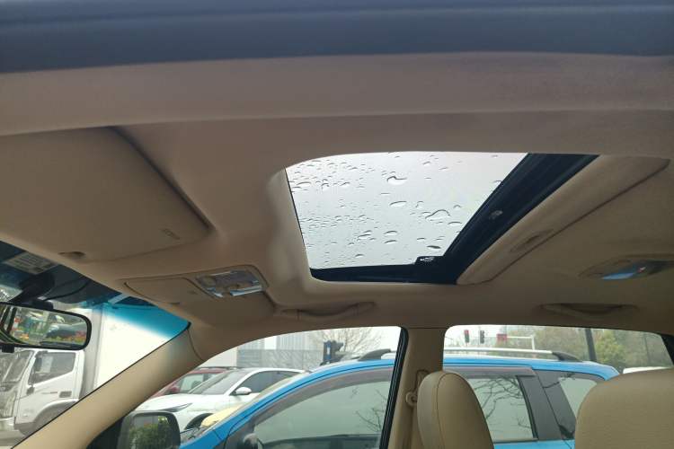 Used Hyundai Tucson 2013 2.0L Automatic Two-Wheel Drive Comfort Version Headliner