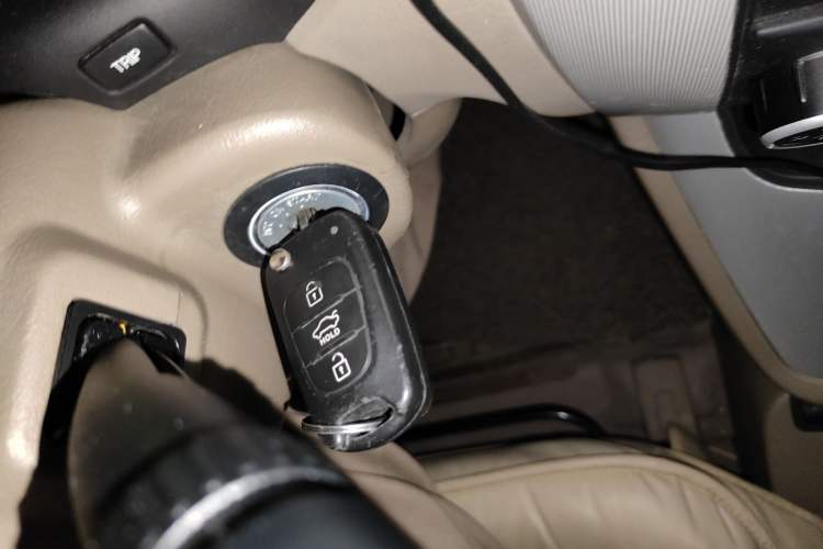 Used Hyundai Tucson 2013 2.0L Automatic Two-Wheel Drive Comfort Version Interior 1