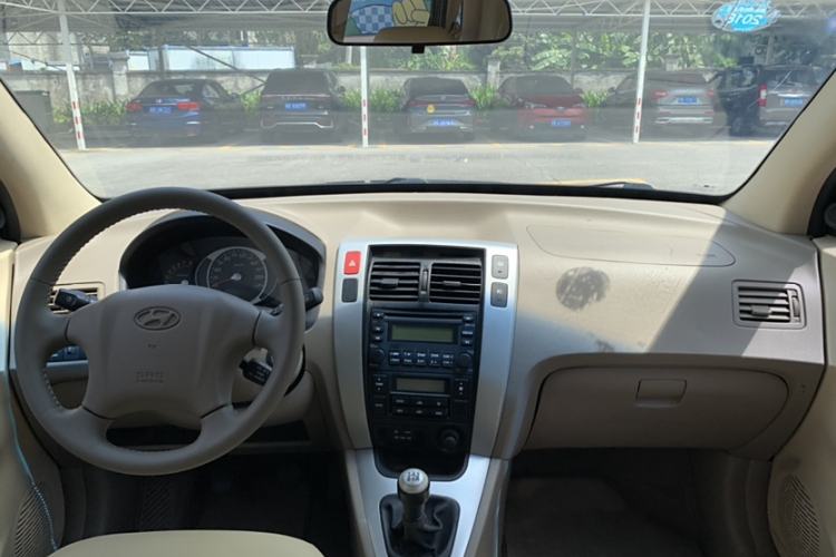 Used Hyundai Tucson 2013 2.0L Manual 4x4 Luxury Version Interior 1