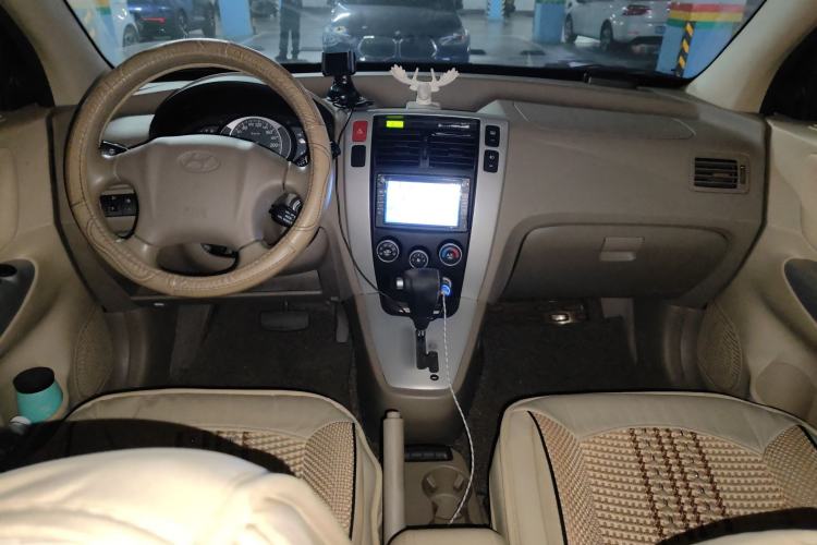 Used Hyundai Tucson 2013 2.0L Automatic Two-Wheel Drive Comfort Version Interior 2