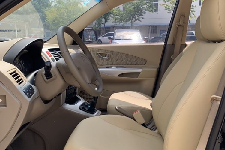 Used Hyundai Tucson 2013 2.0L Manual 4x4 Luxury Version Interior 2