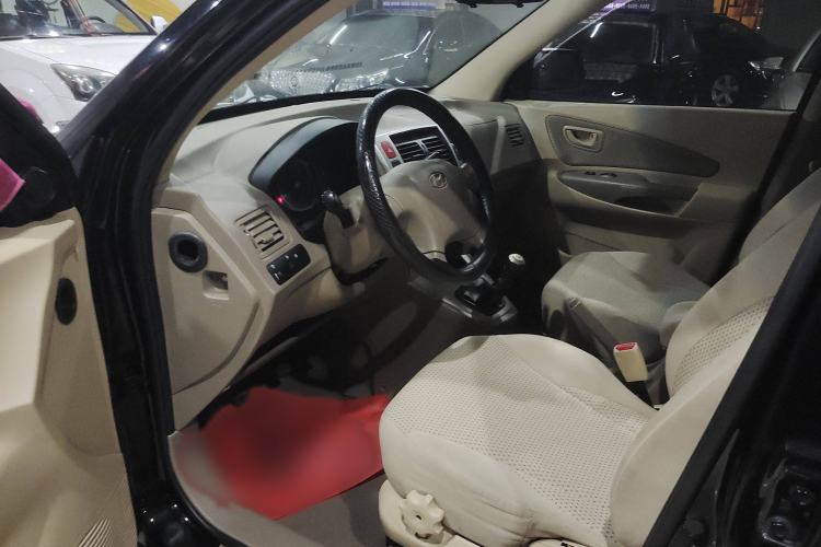 Used Hyundai Tucson 2013 2.0L Manual Two-Wheel Drive Fashion Edition Interior 2