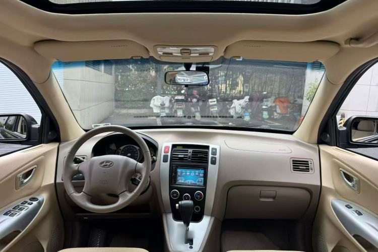 Used Hyundai Tucson 2013 2.0L Automatic Two-Wheel Drive Comfort Version Interior 3