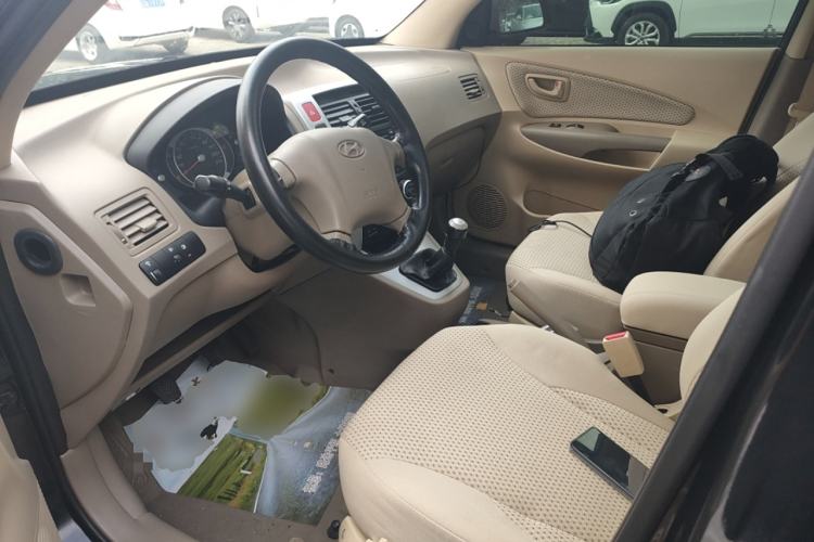 Used Hyundai Tucson 2013 2.0L Manual Two-Wheel Drive Fashion Edition Interior 3
