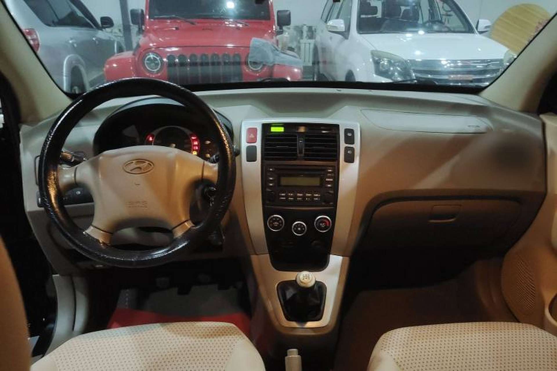 Used Hyundai Tucson 2013 2.0L Manual Two-Wheel Drive Fashion Edition Interior 3