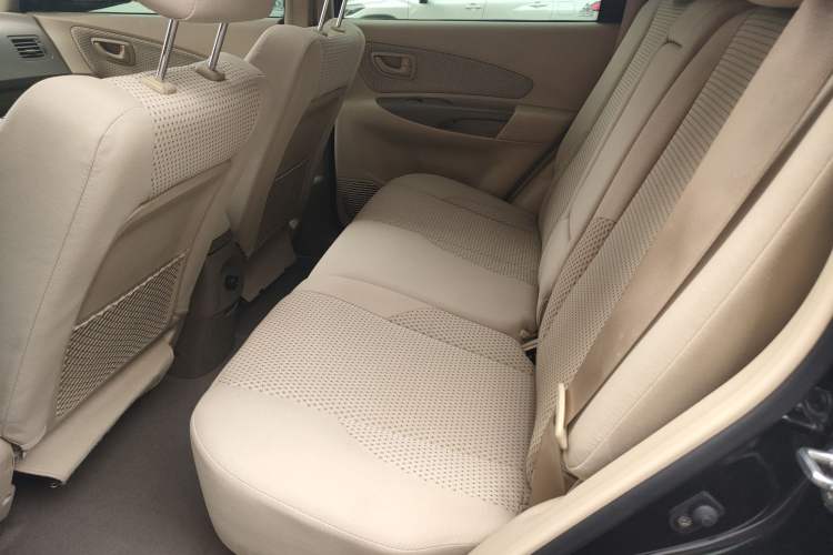 Used Hyundai Tucson 2013 2.0L Manual Two-Wheel Drive Fashion Edition Interior 4