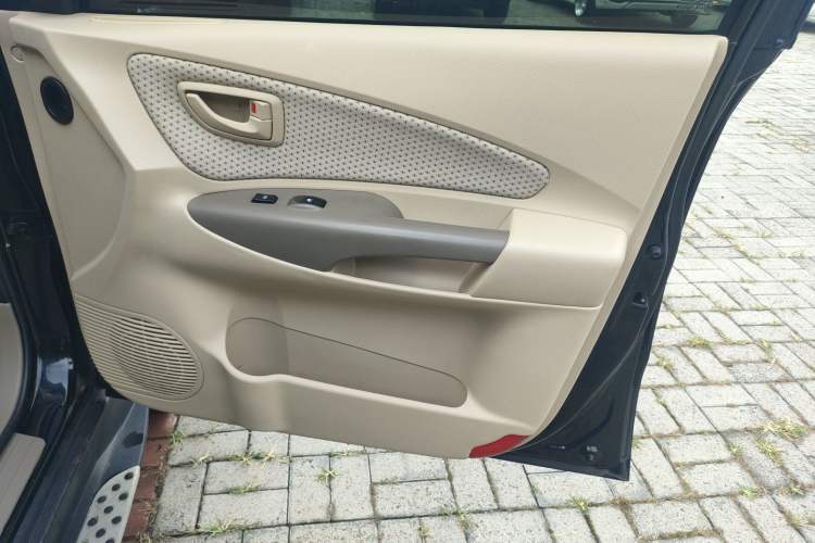 Used Hyundai Tucson 2013 2.0L Manual Two-Wheel Drive Fashion Edition Interior 5