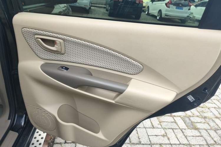 Used Hyundai Tucson 2013 2.0L Manual Two-Wheel Drive Fashion Edition Interior 6