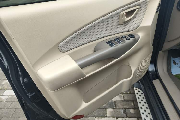 Used Hyundai Tucson 2013 2.0L Manual Two-Wheel Drive Fashion Edition Interior 7