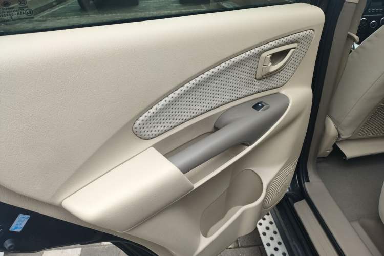 Used Hyundai Tucson 2013 2.0L Manual Two-Wheel Drive Fashion Edition Interior 8