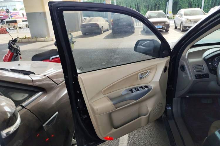 Used Hyundai Tucson 2013 2.0L Automatic Two-Wheel Drive Comfort Version Left Front Door Interior
