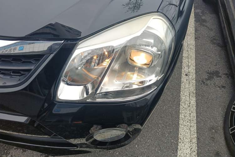 Used Hyundai Tucson 2013 2.0L Automatic Two-Wheel Drive Comfort Version Left Front Headlight