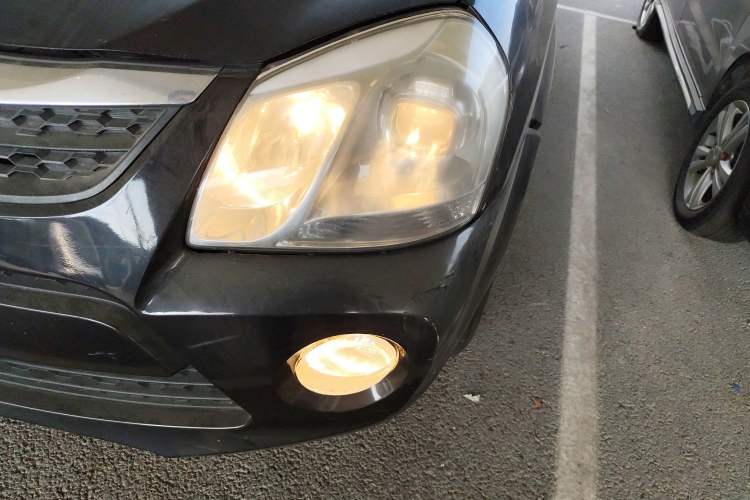 Used Hyundai Tucson 2013 2.0L Automatic Two-Wheel Drive Comfort Version Left Front Headlight