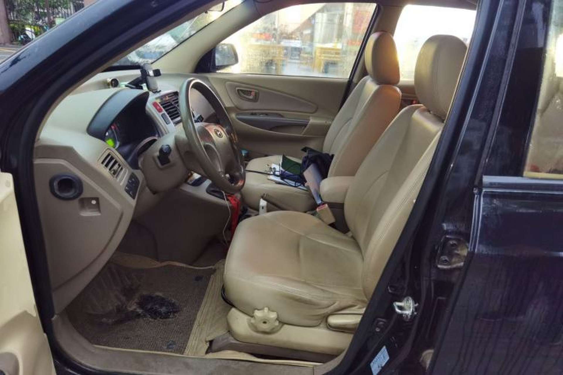 Used Hyundai Tucson 2013 2.0L Manual Two-Wheel Drive Fashion Edition Left Front Seat