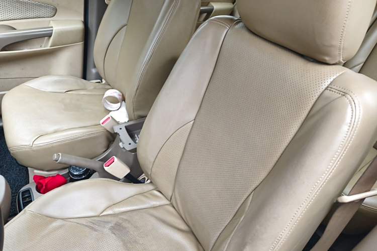 Used Hyundai Tucson 2013 2.0L Manual Two-Wheel Drive Fashion Edition Left Front Seat