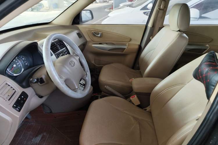 Used Hyundai Tucson 2013 2.0L Automatic Two-Wheel Drive Comfort Version Left Front Seat